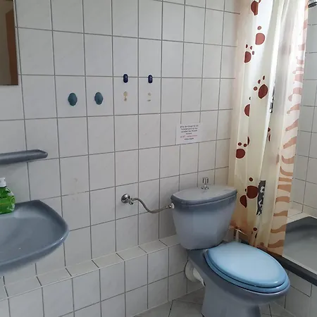Monteurzimmer Alte Schule Heberndorf Guest house *