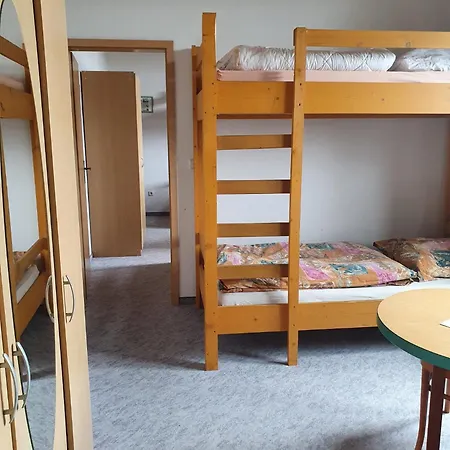 Guest house Monteurzimmer Alte Schule Heberndorf *